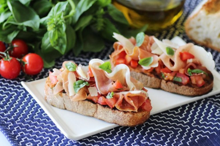 Bruschetta with Prosciutto
