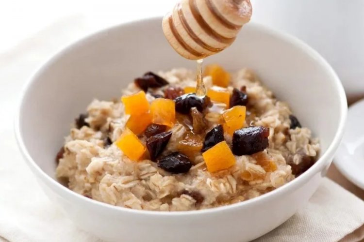 Oatmeal with Condensed Milk and Dried Fruits