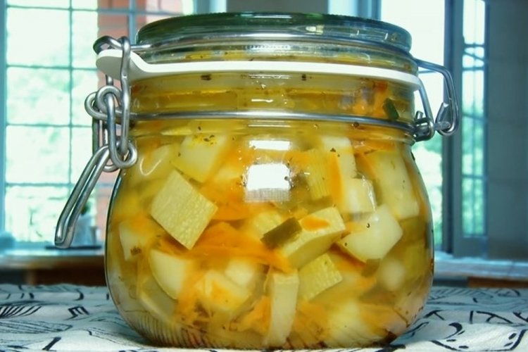 Zucchini with Onion and Carrots Without Sterilization