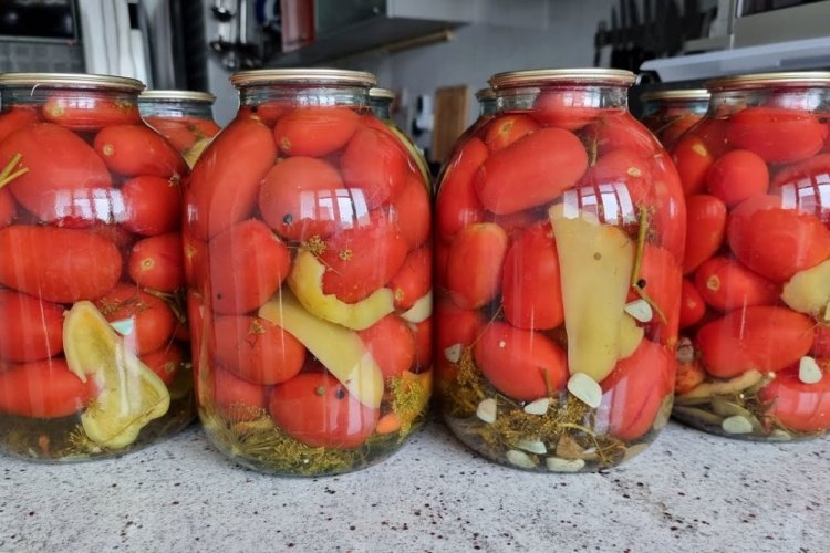 Tomatoes with Bell Peppers for Winter without Sterilization
