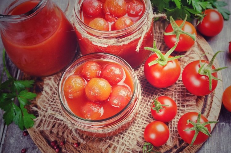Tomatoes in Their Own Juice for Winter without Sterilization