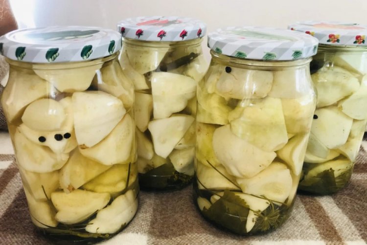 Marinated Pattypan Squash for Winter Without Sterilization