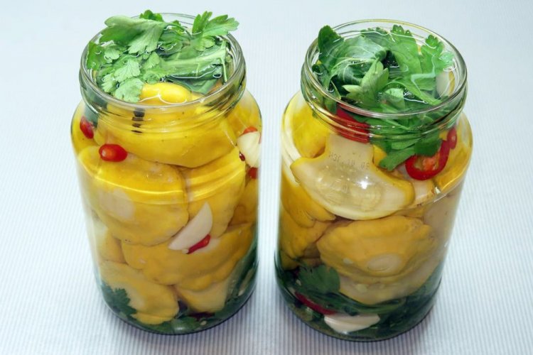 Marinated Pattypan Squash with Vinegar Essence for Winter