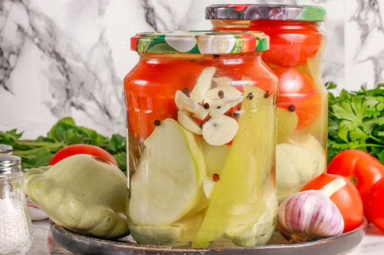 Pattypan Squash with Tomatoes for Winter Without Sterilization