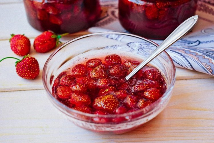 Wild Strawberries in Sugar Syrup for Winter