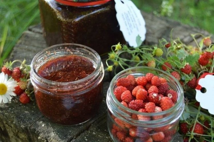 Cold Wild Strawberry Jam with Honey
