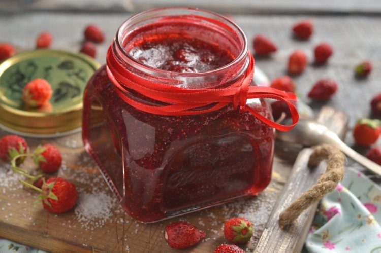 Wild Strawberry Jam for Winter