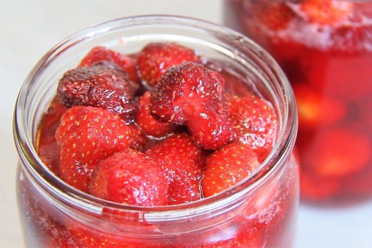 Wild Strawberries in Their Own Juice for Winter