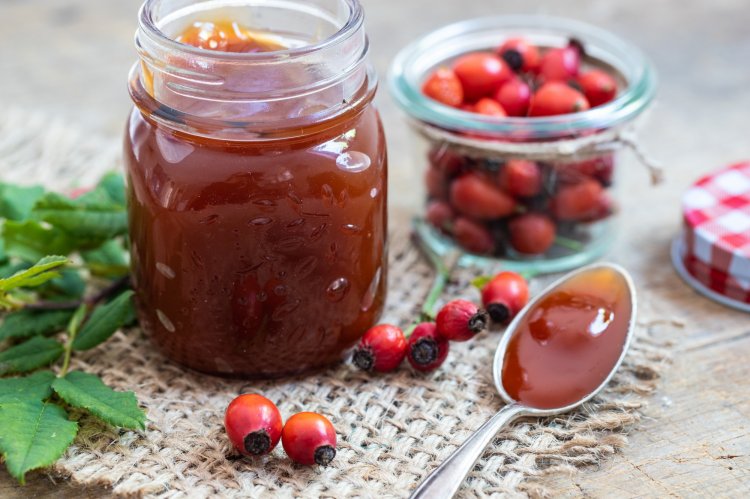 12 Great Rosehip Recipes for Winter