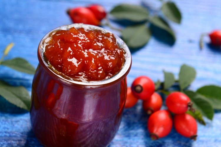 Rosehip and Fruit Jam for Winter