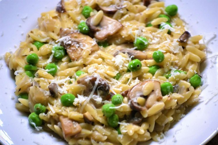 Orzo Risotto with Green Peas and Mushrooms