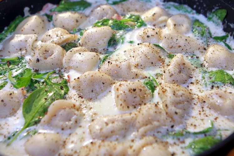 Fried Dumplings with Spinach in Cream Sauce