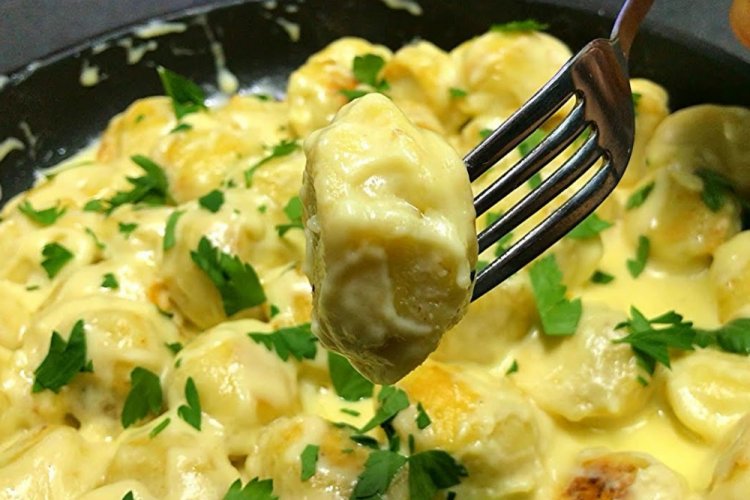 Fried Dumplings with Bacon and Cream Sauce