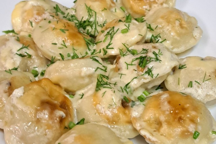 Fried Dumplings with Herbs in Cream Sauce