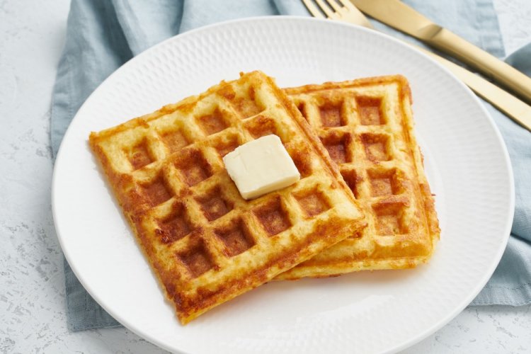 Gofres con queso crema y queso duro