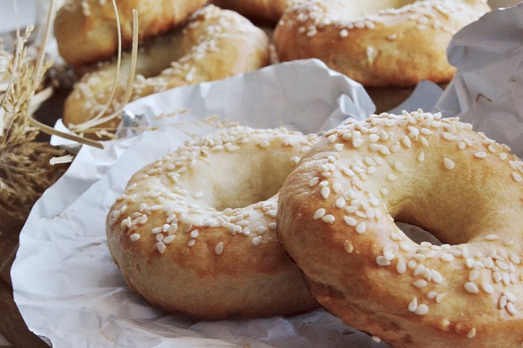 Bagels de requesón con sésamo