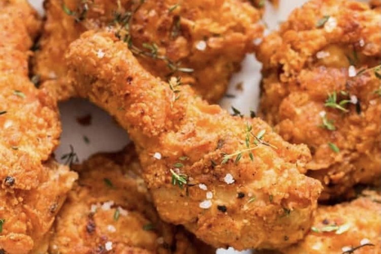 Muslos de pollo rebozados con mostaza en sartén
