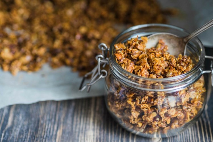 Granola with Honey and Dried Fruits