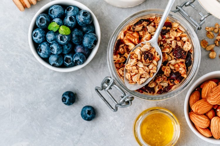 Homemade Granola with Berries