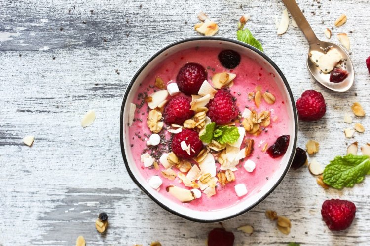 Raspberry and Almond Milk Smoothie Bowl
