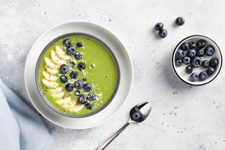 Apple, Spinach, and Chia Seed Smoothie Bowl