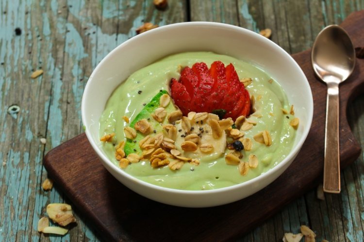 Avocado and Oat Smoothie Bowl