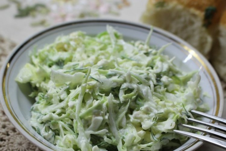 Cabbage, Cucumber, and Cottage Cheese Salad
