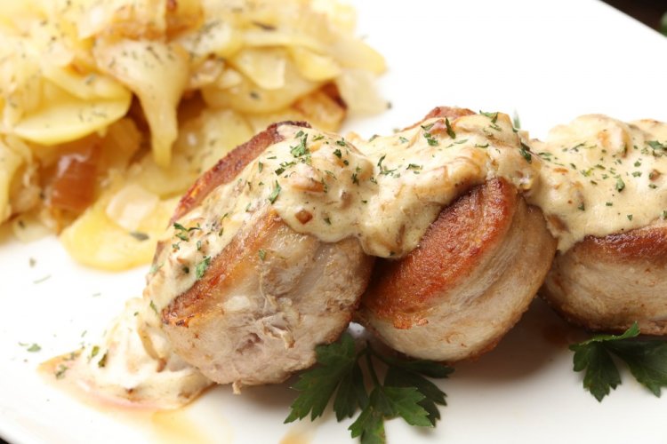 Beef Medallions in Cream Sauce