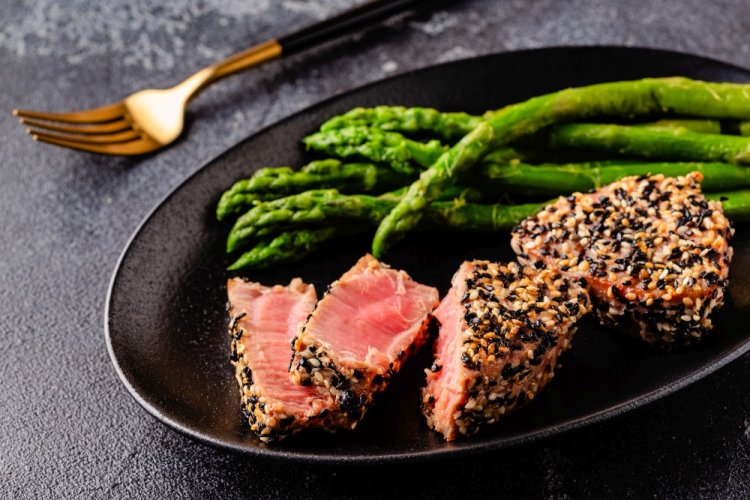Tuna Medallions in Sesame Seeds
