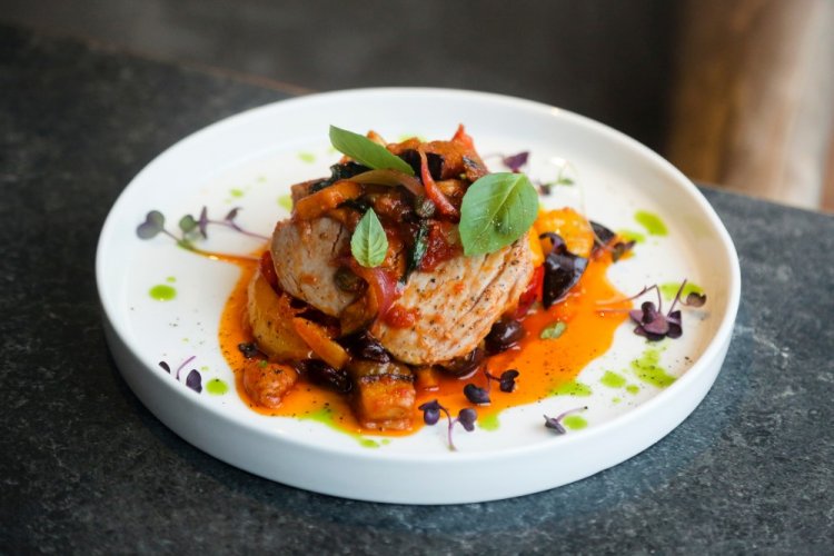 Tuna Medallions in Tomato with Wine