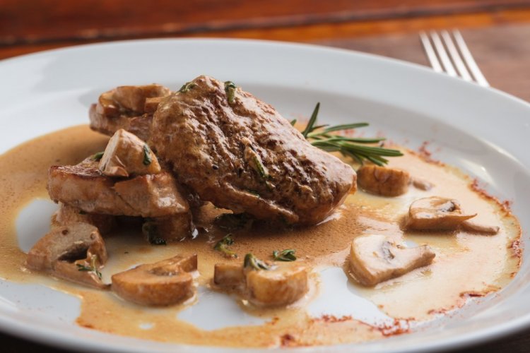 Veal Medallions with Mushrooms