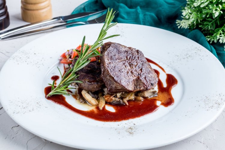 Veal Medallions with Wine Sauce
