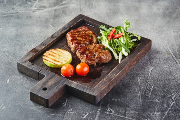 Veal Medallions in Tomato Sauce