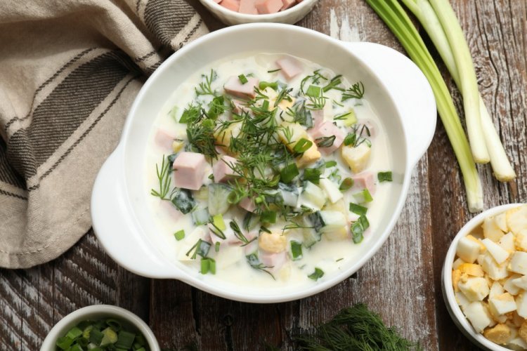 Okroshka con Ayran y mayonesa