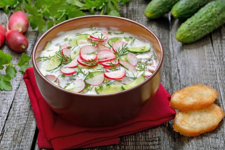 Okroshka con jamón y Ayran