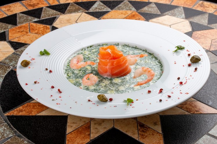Okroshka con camarones y Ayran