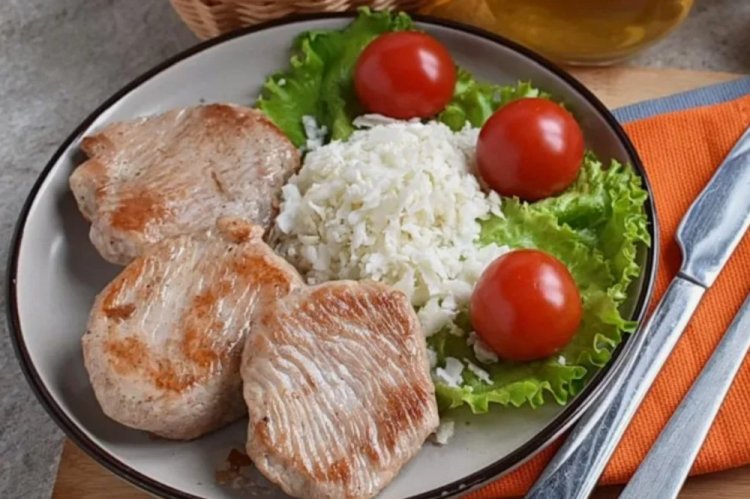 Turkey Medallions with Lemon Juice and Garlic