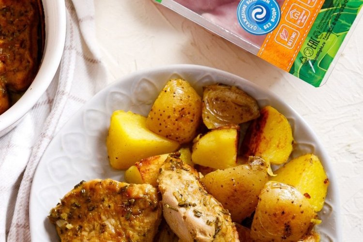 Turkey Medallions with Potatoes in the Oven