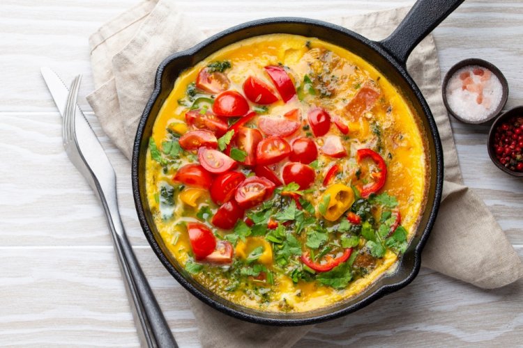 Omelet with Vegetables, Cheese, and Herbs