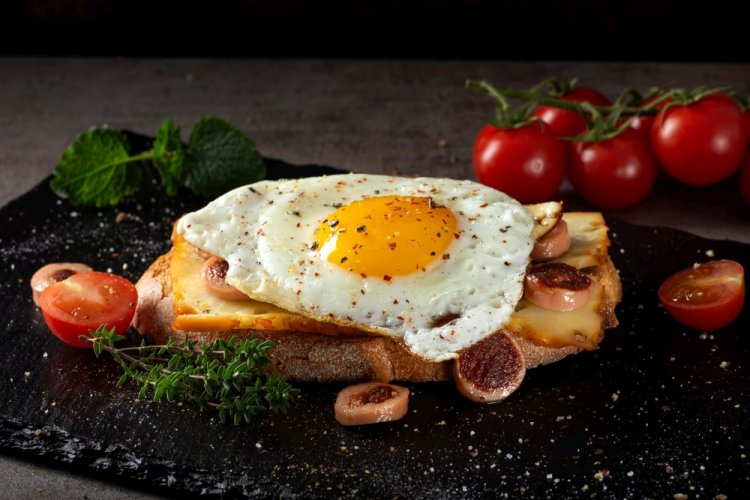 Hot Sandwiches with Sausages and Eggs