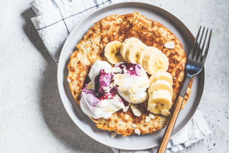 Oat Pancake with Banana and Cottage Cheese