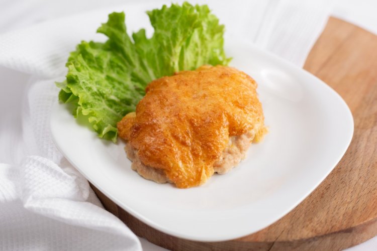Chicken Medallions with Onion and Apples