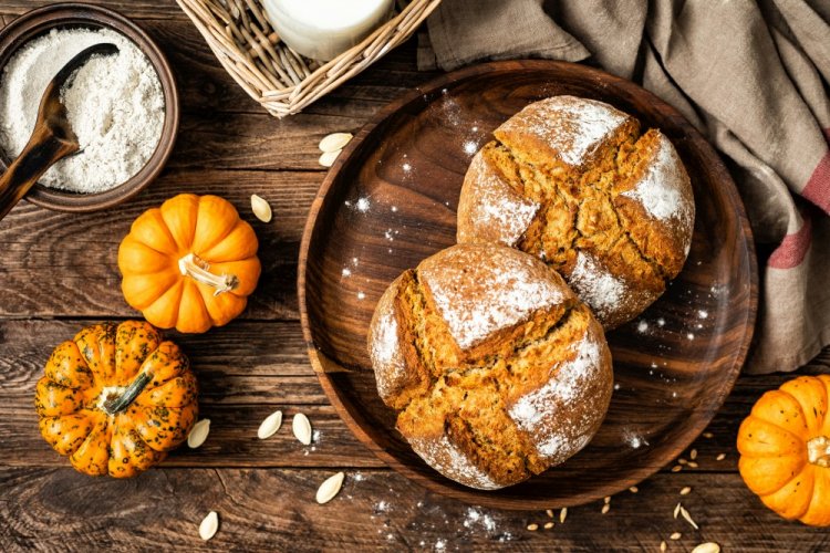 Whole Wheat Bread with Pumpkin and Cheese