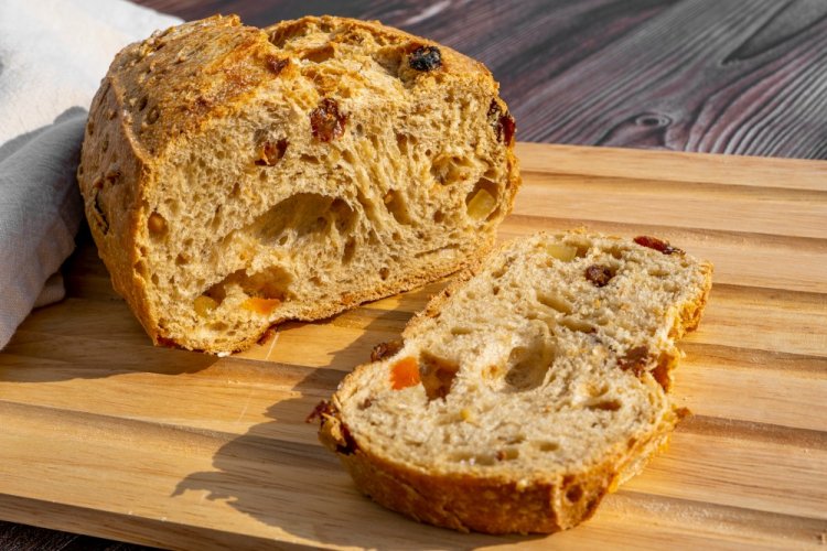 Whole Wheat Bread with Dried Fruits