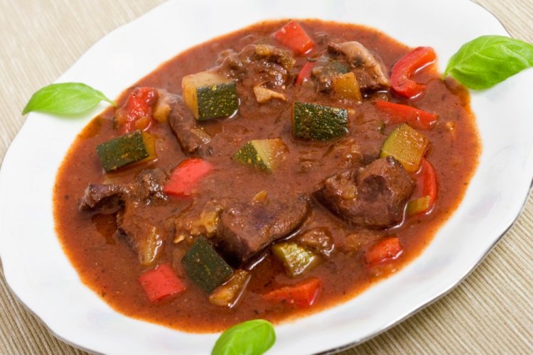 Pork Heart with Vegetables in a Skillet