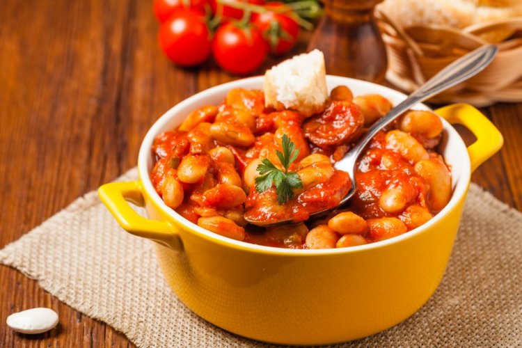 Frijoles en tomate sin vinagre para el invierno