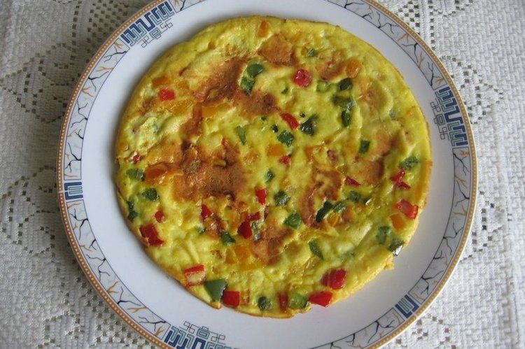 Omelet with Fish Roe and Bell Pepper
