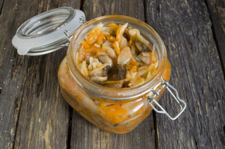 Mushroom Solyanka for Winter
