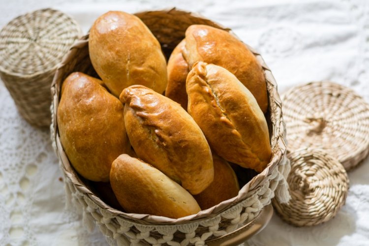 Sorrel Pies with Sour Cream and Mayonnaise