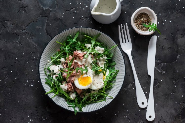 Salad with Eggs and Canned Tuna